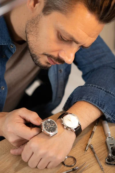 Professional Clockmaker Repairing Watch — Stock Photo, Image