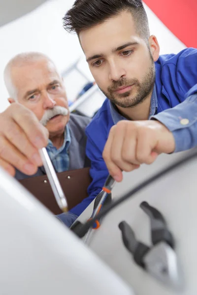 Handläggare Lärlingar Uppsikt — Stockfoto