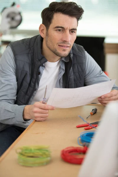 Cheerful Electrician Safety Hat Factory — Stock Photo, Image