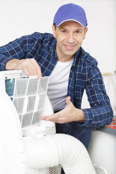 Male Technician Fixing Air Conditioner Indoors — Stock Photo, Image