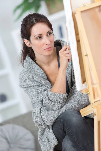 Vrouw Schilderen Haar Kunst Studio — Stockfoto