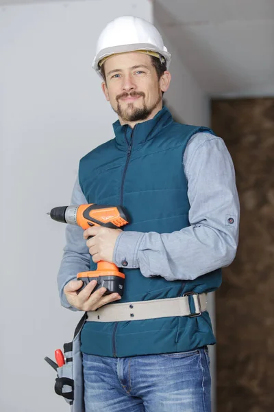 Feliz Hombre Positivo Constructor Casco Posando — Foto de Stock