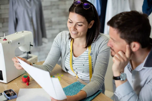 Young Self Employed Couple Checking Bills Doing Budget — Stock Photo, Image