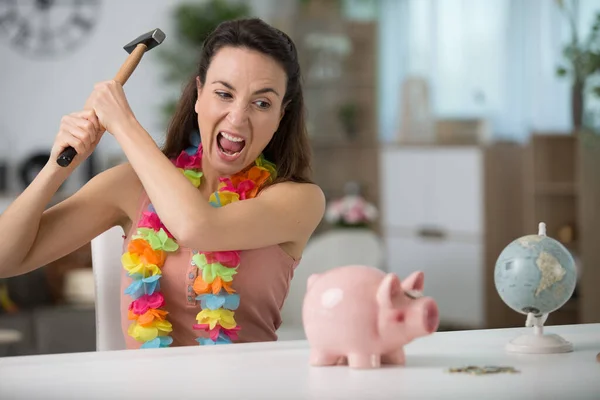 Quebrar Banco Porquinho Com Raiva — Fotografia de Stock