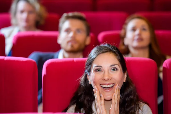 Mujer Feliz Ver Espectáculo Brillantes Emociones Positivas — Foto de Stock