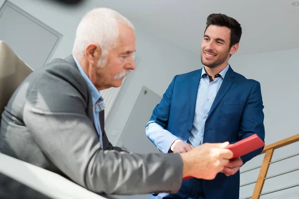 Dar Propuesta Jefe — Foto de Stock