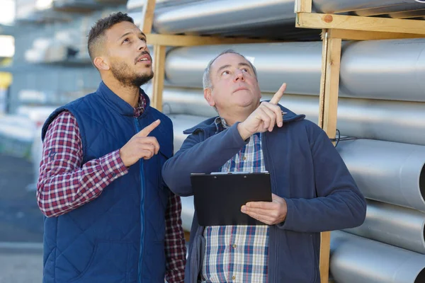 Trabajadores Fábrica Tubos Plástico — Foto de Stock