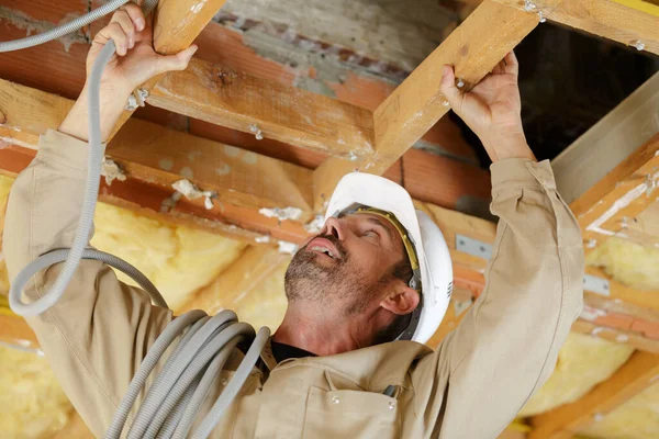 Trabajador Construcción Que Trabaja Estructura Madera — Foto de Stock