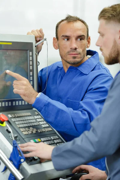 Workers Control Production Process — Stock Photo, Image