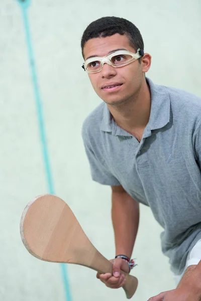 Jeune Homme Squash Joueur Jeu Exercice Dans Salle Gym — Photo