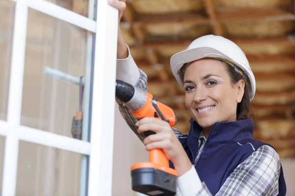 Woman Using Drill — Stock Photo, Image