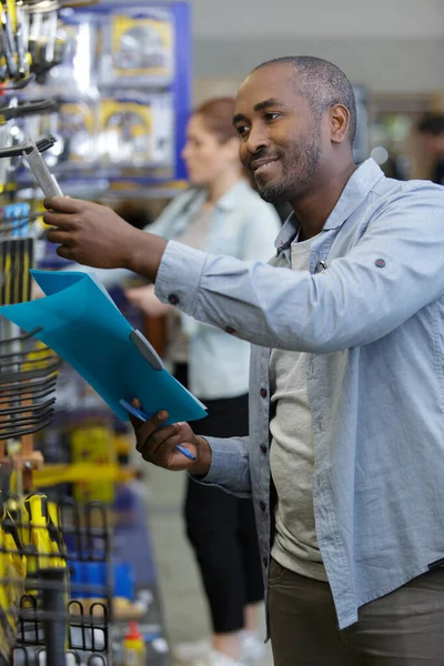 Man Customer Examining Product Houseware Store — Stock Photo, Image