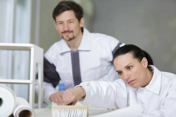 Woman Painter Learning Paint — Φωτογραφία Αρχείου