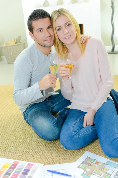 Couple Having Aperitif — 图库照片