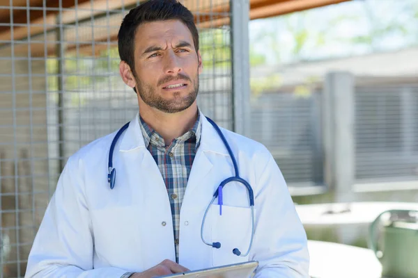 Portrait Vet Working Outdoors — Stock Photo, Image