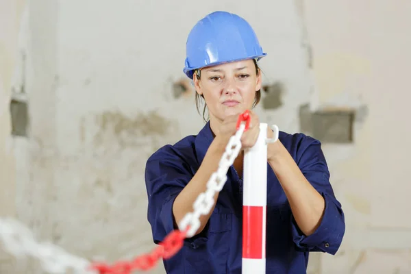 Woman Builder Working — 图库照片