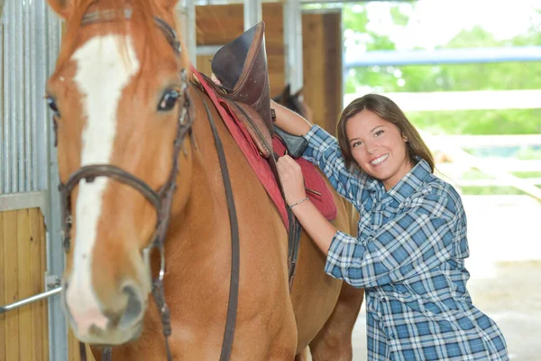 Woman Her Horse — Stockfoto