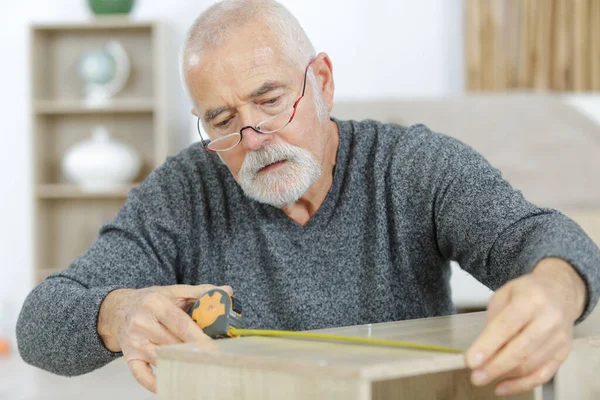 Senior Mit Elektrowerkzeug — Stockfoto