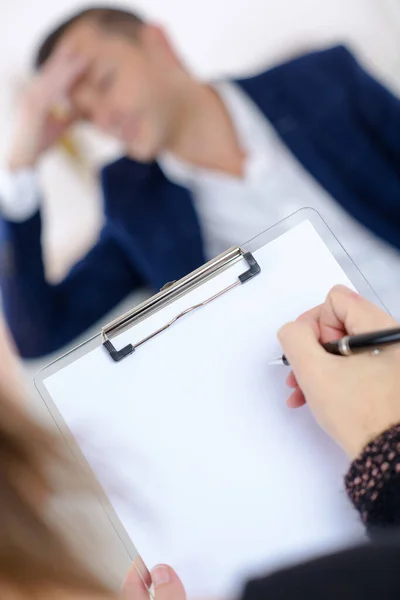 Man Met Depressie Huilen Tijdens Psychotherapie Sessie — Stockfoto