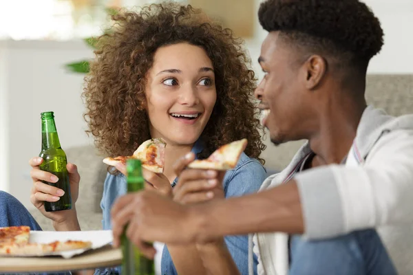 Happy Relaxed Couple Sharing Pizza Beer Home — Stok fotoğraf