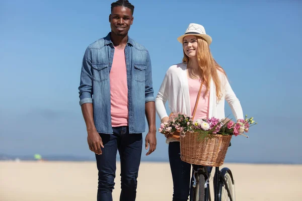 Young Couple Bicycle Sandy Beach — Stockfoto