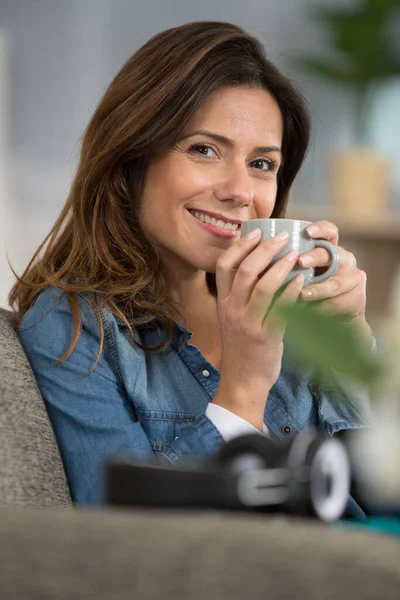 Beautiful Young Woman Drinking Coffee House — Fotografia de Stock