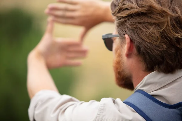 Close Man Making Hands Frame Gesture — Fotografia de Stock