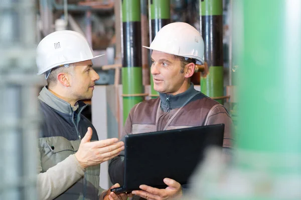 Booreiland Ingenieurs Aan Het Werk — Stockfoto