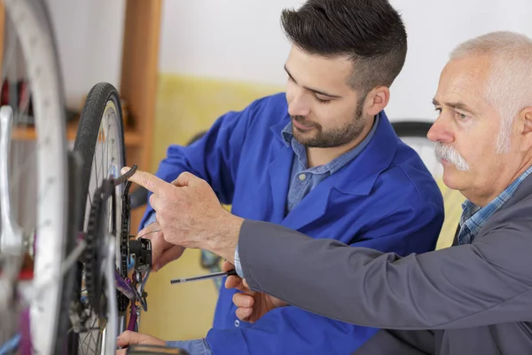 Controllo Meccanico Della Tautness Della Catena Bicicletta — Foto Stock