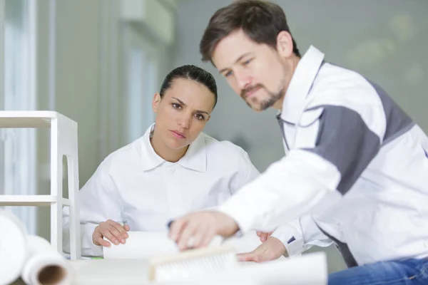 Female Student Learning Colleague — Stock Photo, Image