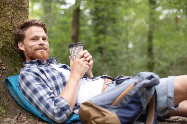 Gelukkig Man Met Een Koffiepauze — Stockfoto