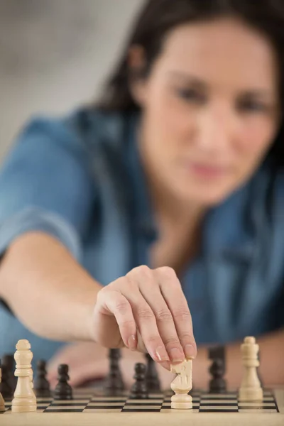 Woman Playing Chess Woman — Stock Photo, Image