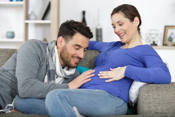 Young Happy Couple Expecting Baby Sofa — Stock Photo, Image