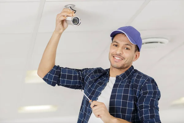 Professional Cctv Technician Working Ceiling Camera — Stock Photo, Image