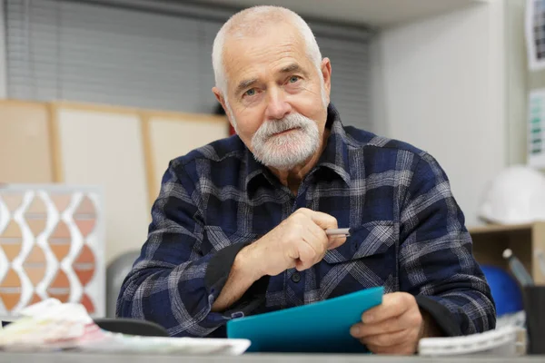 Senior Manager Looking Camera — Stock Photo, Image