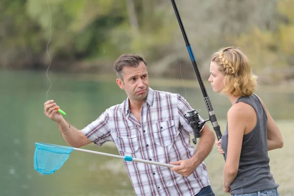 Casal Desapontado Que Sua Linha Pesca Está Vazia — Fotografia de Stock