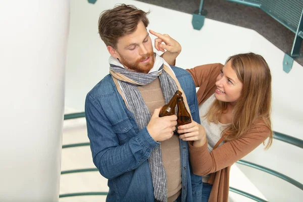 Casal Chegando Casa Depois Festa Duro — Fotografia de Stock