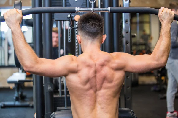 Hombre Usando Levantamiento Pesas Gimnasio —  Fotos de Stock