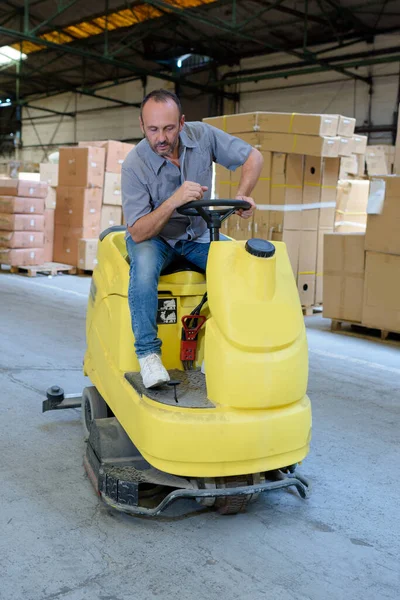 Gerbeur Chariot Élévateur Empilant Des Boîtes Cartes Dans Entrepôt — Photo