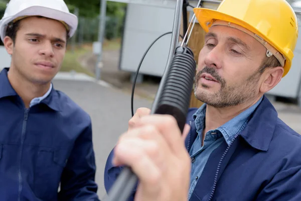 Two Technicians Installing Equipment — Stock Photo, Image