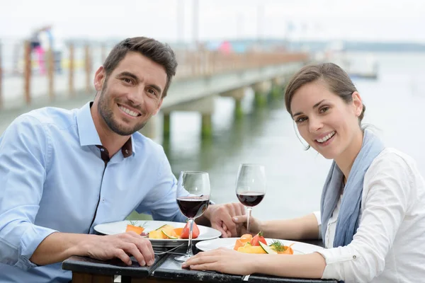 Mann Und Frau Feiern Jubiläum Freien — Stockfoto