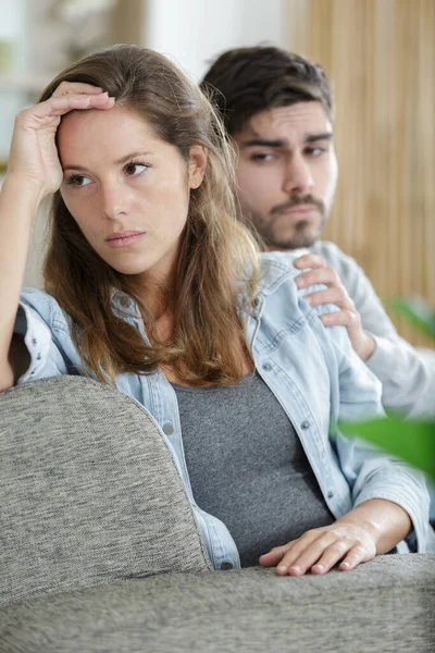 Coppia Dissapointer Dopo Risultato Del Test Gravidanza — Foto Stock