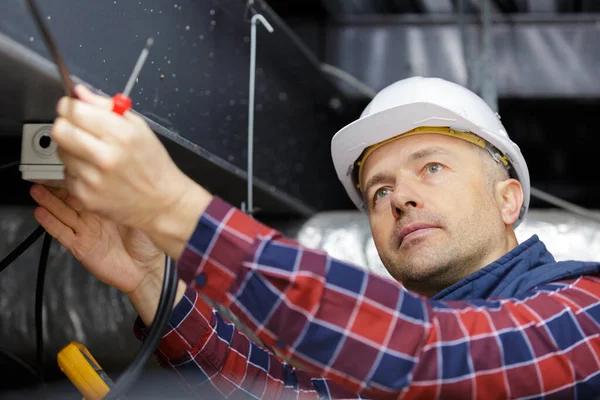Electrician Engineer Tests Electrical Installations — Stock Photo, Image