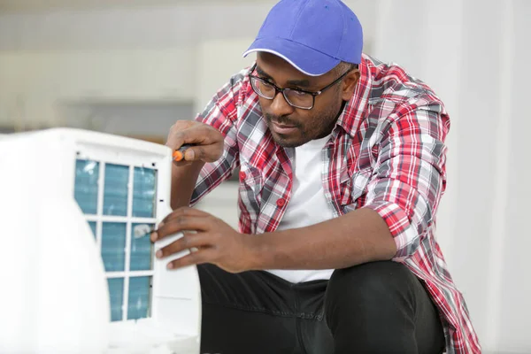 Sistema Aire Acondicionado Fijación Mantenimiento Del Hombre — Foto de Stock