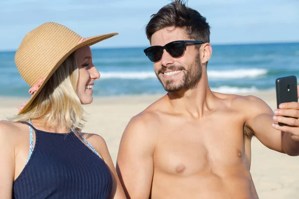 Coppia Selfie Sulla Spiaggia — Foto Stock