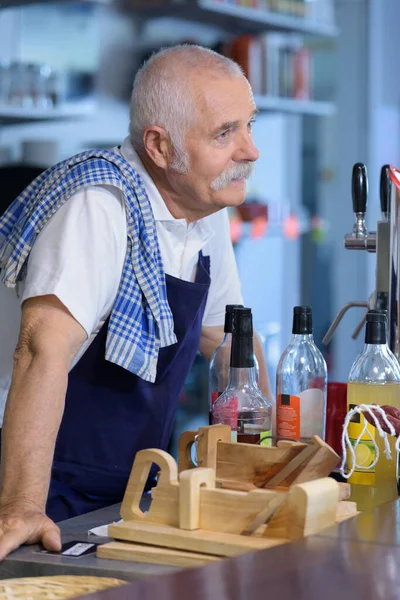 Senior Bartender Serving Customer Counter — Stock Photo, Image