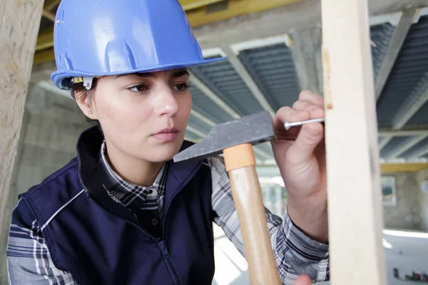 Female Builder Traditional Construction — Stock Photo, Image