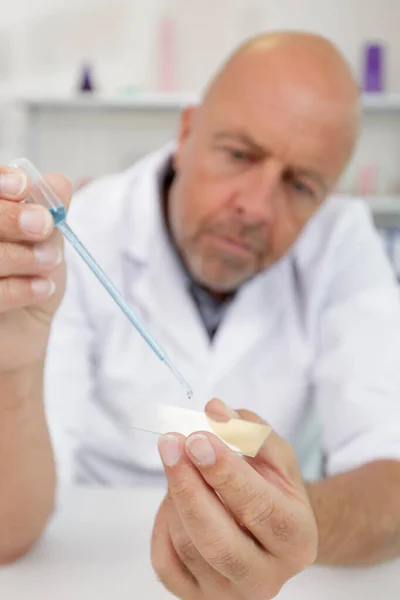 Químico Trabalhando Seu Laboratório — Fotografia de Stock