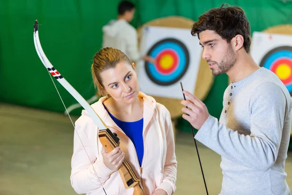 Young Man Woman Inspecting Archery Arrow —  Fotos de Stock