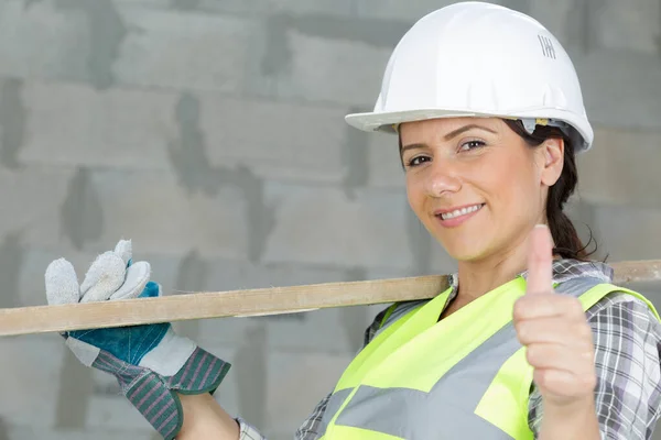 Woman Worker Carrying Wooden Boards Shoulder — Stock Photo, Image